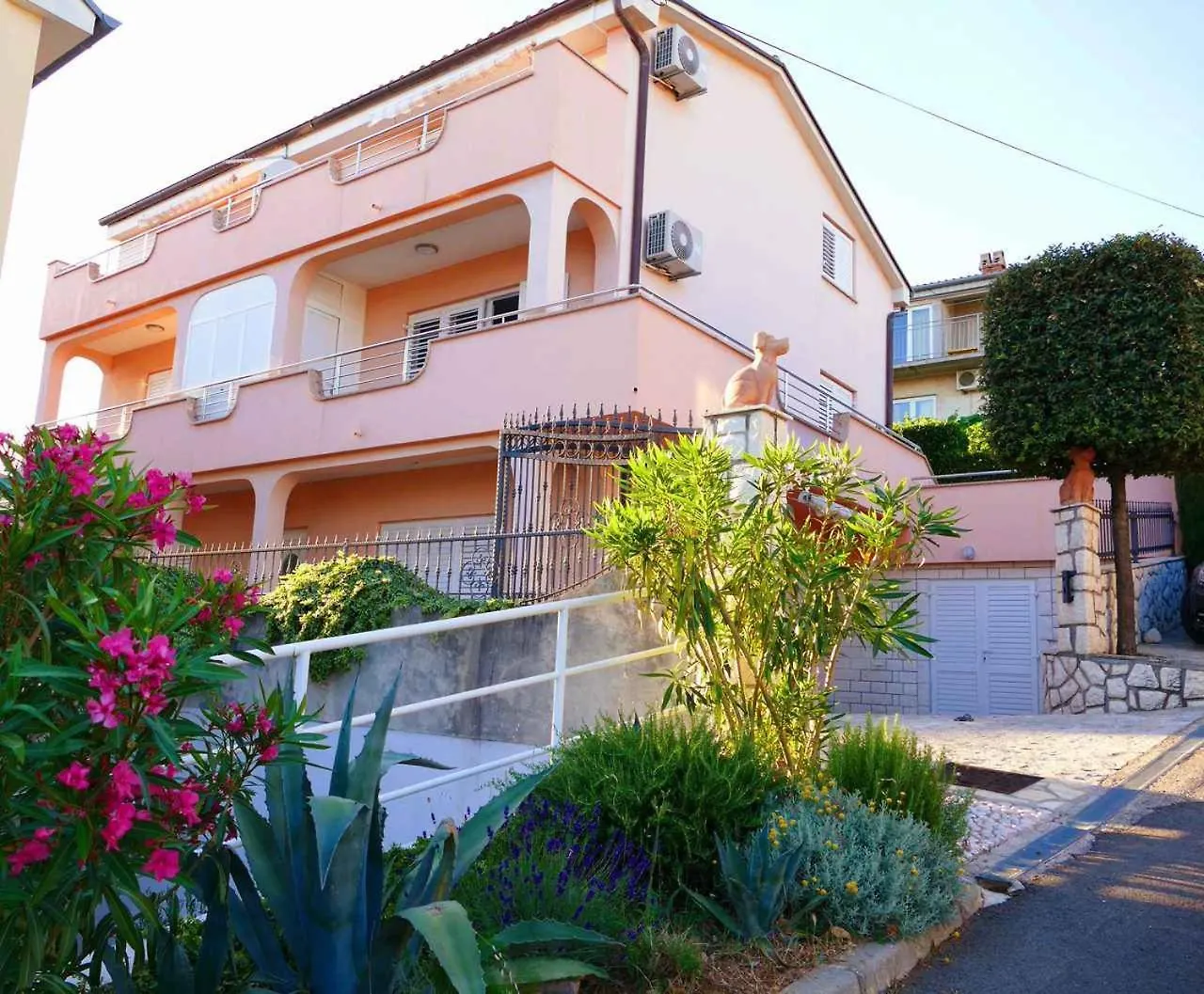 Apartments In Novi Vinodolski 49889 0*,