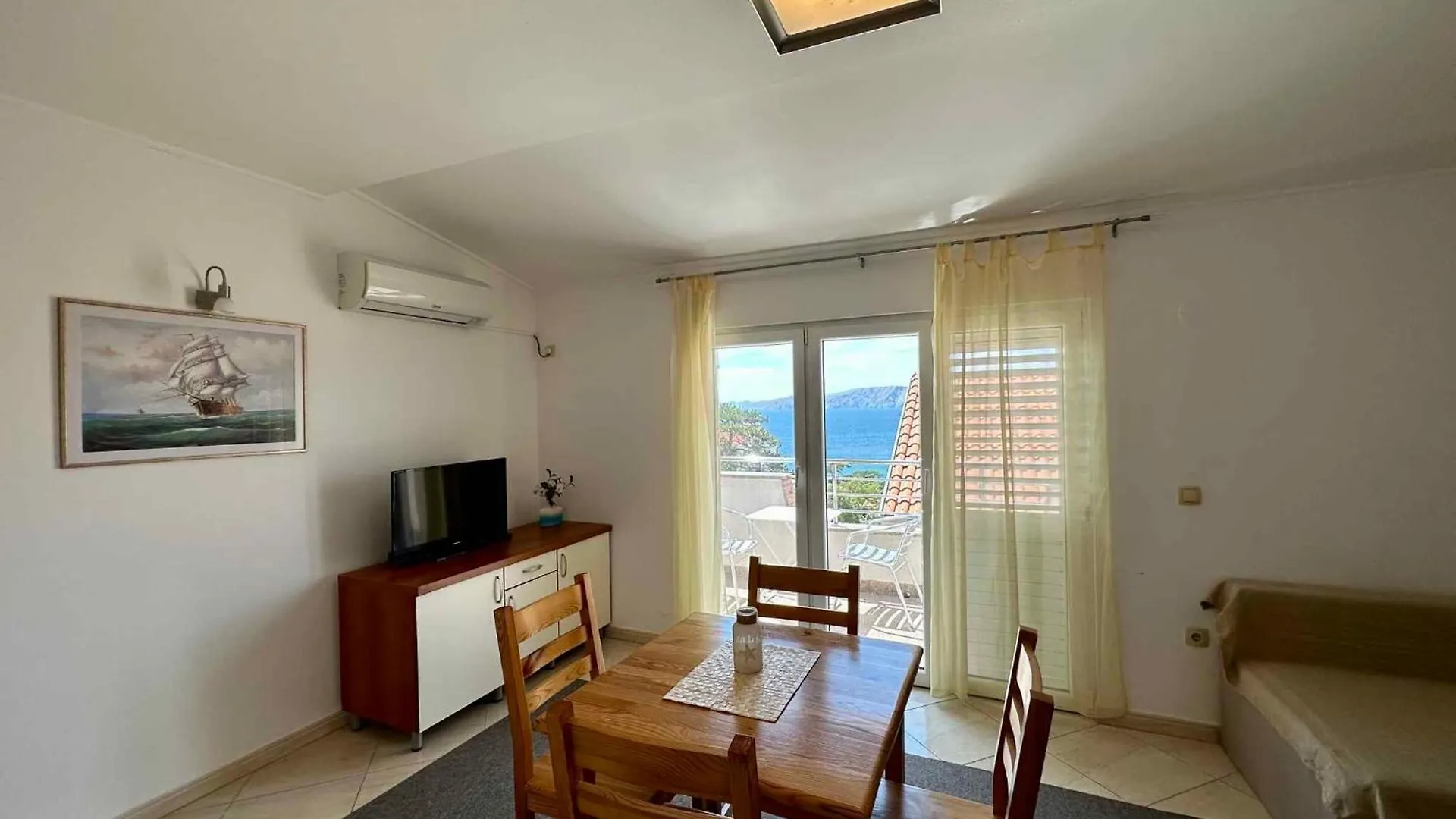 Apartments In Novi Vinodolski 49889 0*,
